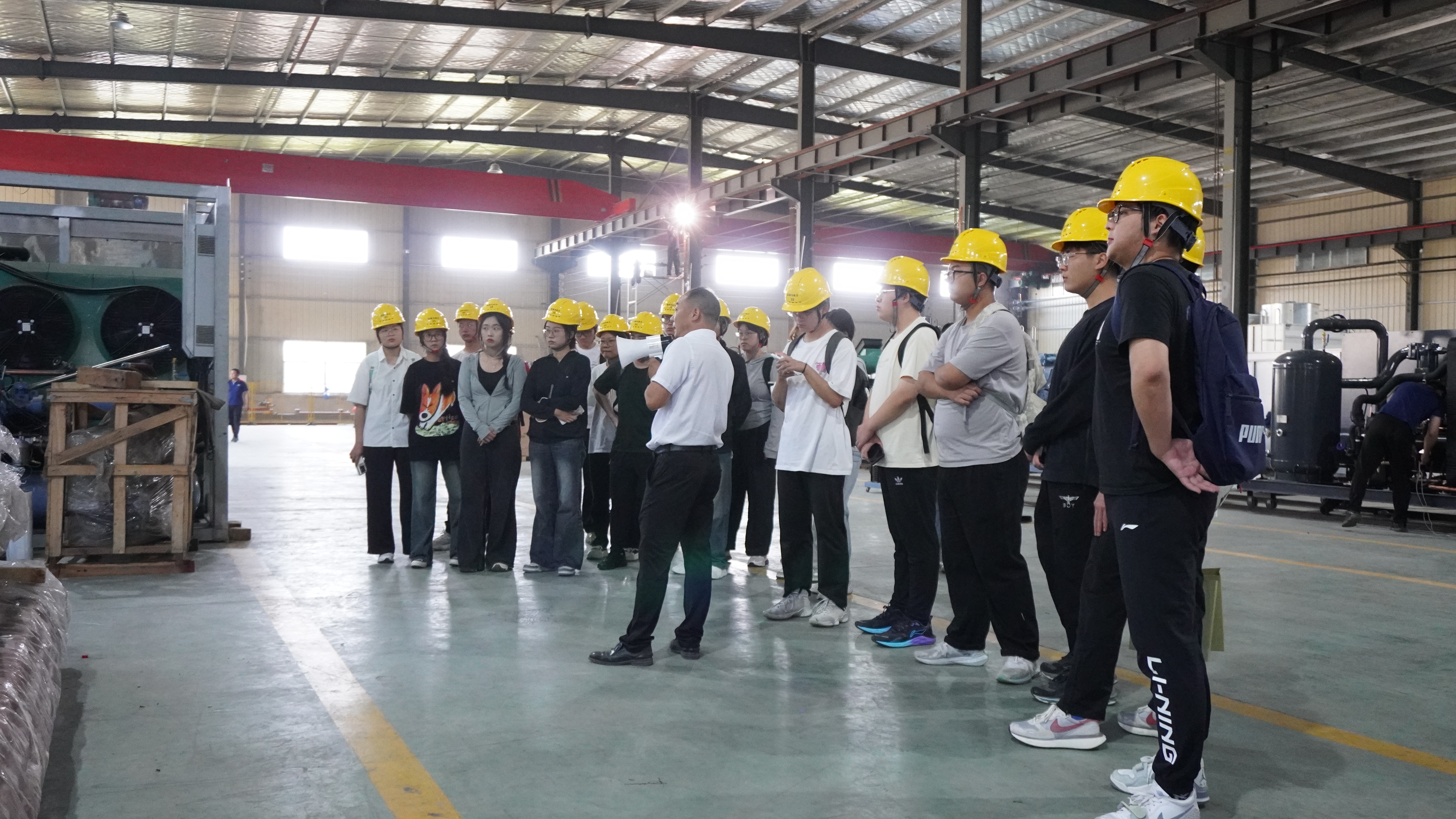 走進(jìn)企業(yè)，促進(jìn)就業(yè)——熱烈歡迎礦大“小黃帽”！